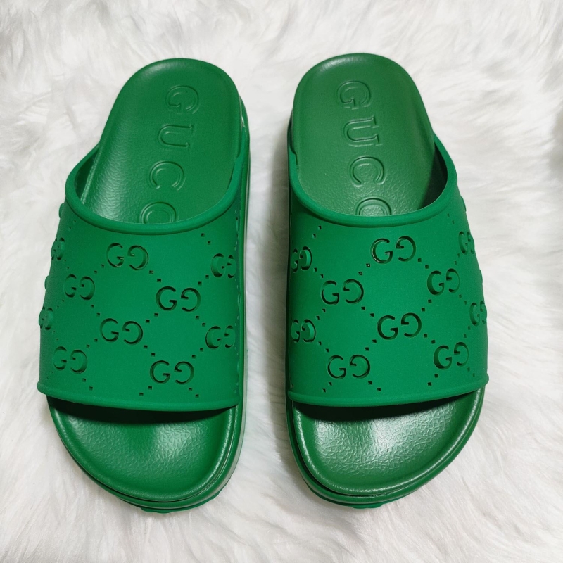 G*u*i slippers